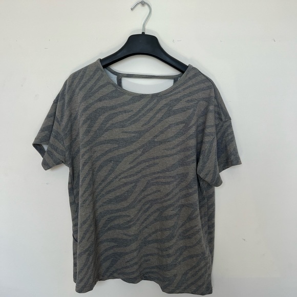 Live Well Lifestyle Tops - Animal Print Size M T-Back Lounge Top